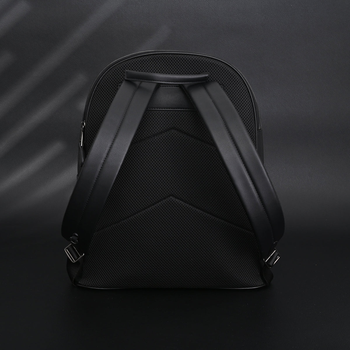 Coach West Backpack – Signature Canvas in Black/Grey